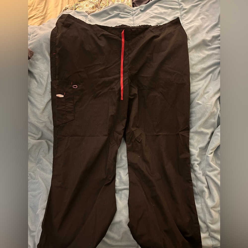 Black 3xl scrub pants Scrubzone w elastic waist and ties.